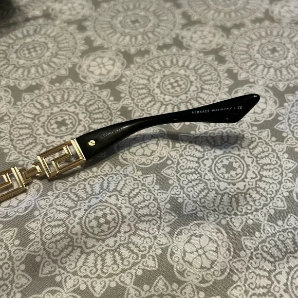 💥VERSACE VE 4395 GEOMETRICAL BLACK SUNGLASSES WITH LOGO CHAIN💥 💯% AUTHENTIC‼️ - Picture 6 of 8